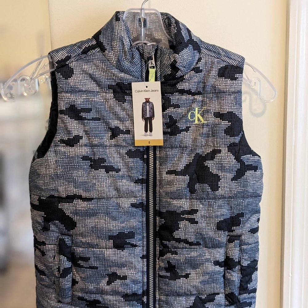 Calvin Klein Jeans Boys Size 5 Camo Puffer Vest